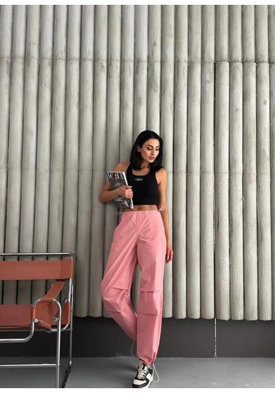 Dizleri Pile Detaylı Paraşüt Pantolon Pembe