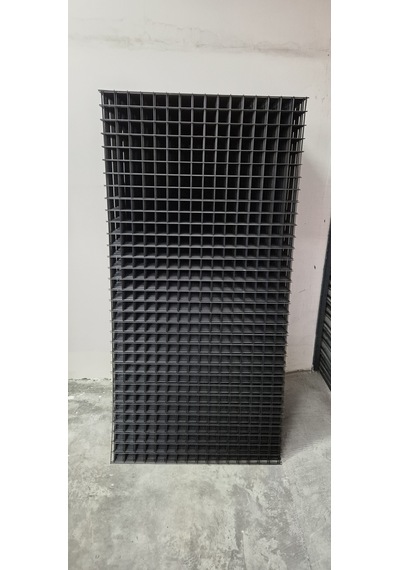 Hasır Tel- 5.5 X 5.5 Göz Aralıklı - 3.5'mm 100 X 200 Ebatında - 1 Adet Siyah