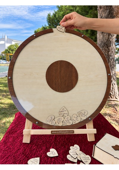 Kişiye Özel Akçaağaç Zeminli Ceviz Çerçeveli Yuvarlak Anı Kutusu 50cm İçi Yuvarlak İsimlikli