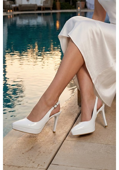 Erkan Saçmacı Scarlett Slingback Beyaz Rugan Sivri Burun Arkası Açık İnce Platform Topuklu Gelin Ayakkabısı Erkan Saçmacı Scarlett Slingback Beyaz Rugan Sivri Burun Arkası Açık İnce Platform Topuklu Gelin Ayakkabısı