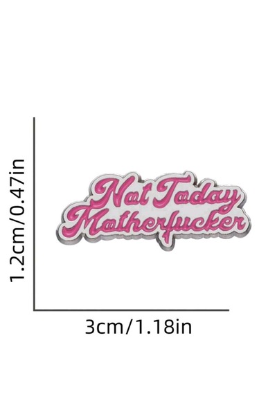 Not Today Yazılı Broş Pembe