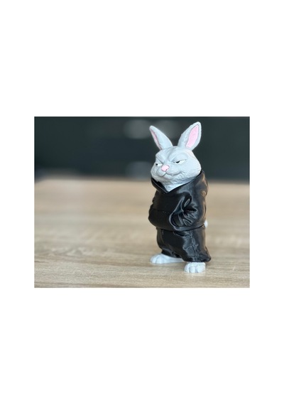 Kapüşonlu Tavşan Figürü 10cm