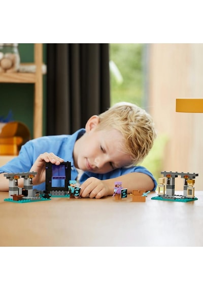 LEGO® Minecraft Cephanelik 21252 7 Yaş ve Üzeri Oyun Severler için Yaratıcı Oyuncak Yapım Seti - 203 Parça