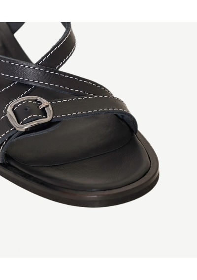 Yargıcı Çapraz Bantlı Dikiş Detaylı Deri Sandalet 26ykay4016x 001 Siyah