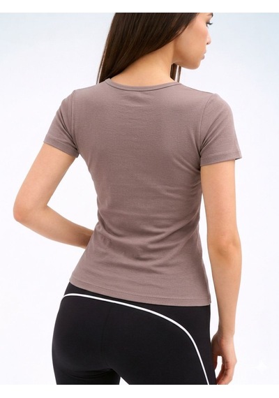 Normal People Irıs - Likralı Organik Pamuk Kumaştan Slimfit Kadın T-shirt Kahve