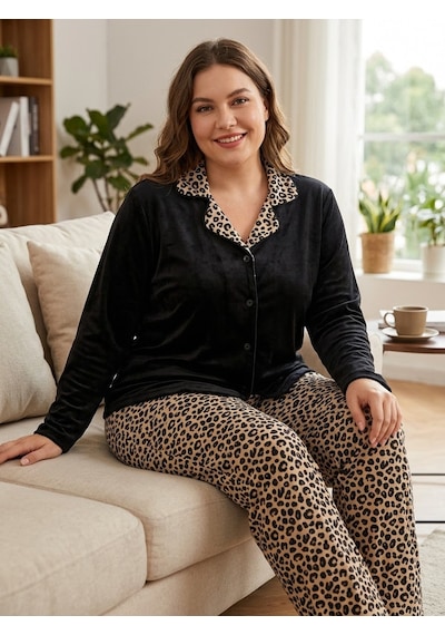 Büyük Beden Boydan Düğmeli Likralı Yumuşak Tuşeli Kadife Kumaş Pijama Takımı Siyah