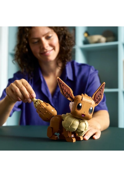 LEGO® Pokémon™ Eevee 72151 - Yetişkinler için Duruşu Ayarlanabilir Figür İçeren Video Oyunu Modeli Yapım Seti (587 Parça)