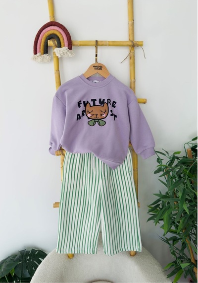 Miniğimin Cicileri Future Artist Baskılı Sweatshirt Ve Yeşil Çizgili Kız Çocuk Pantolon Takım - Lila Miniğimin Cicileri Future Artist Baskılı Sweatshirt Ve Yeşil Çizgili Kız Çocuk Pantolon Takım - Lila