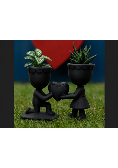 3d Baskı Aşk Saksısı - Kalp Tutan Çift Figürlü Dekoratif Saksı - Siyah
