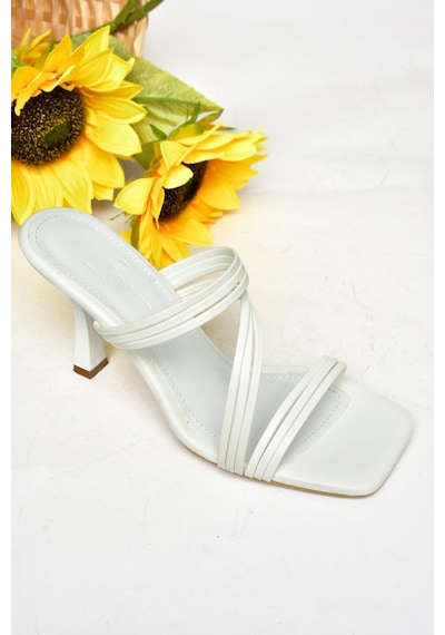 Fox Shoes S590033709 Beyaz İnce Topuklu Kadın Terlik Beyaz