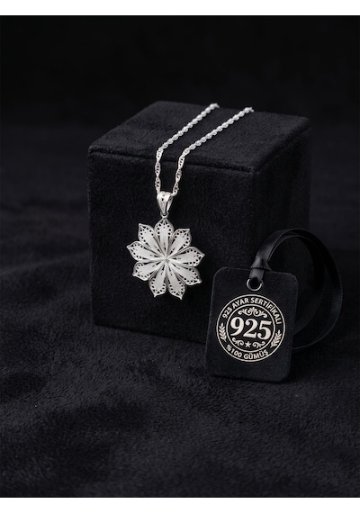 925 Ayar Geleneksel Telkari El İşçiliği Yıldız Çiçeği Motifli Madalyon Gümüş Kolye Rzn10438
