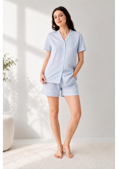 Arnetta Premium Seri Kadın Gömlek Yaka Önden Düğmeli %100 Pamuklu Kısa Kol Şortlu Pijama Takım Mavi Arnetta Premium Seri Kadın Gömlek Yaka Önden Düğmeli %100 Pamuklu Kısa Kol Şortlu Pijama Takım Mavi