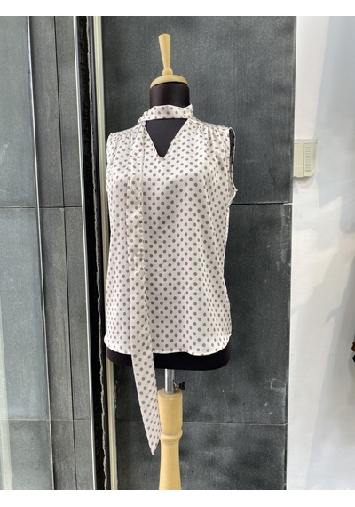 Pera Moda Sıfır Kol Pileli Fularlı Puantiyeli Bluz Kahve