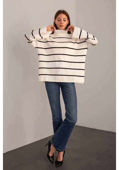 Nimas Kadın Beyaz Oversize Çizgili Yarım Balıkçı Yaka Triko Kazak, Çizgili Kazak Beyaz - 569674398 Beyaz