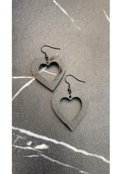 Siyah Renkli Siyah Aksesuarlı Kalp Kupa İçi Boş Model 4 Cm Küpe Siyah