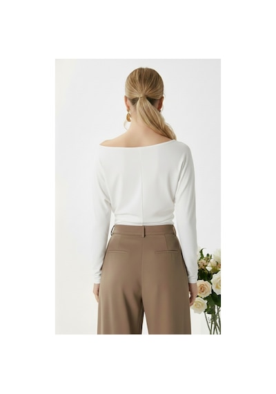 Fiolin Kadın Elegant Asimetrik Omuz Detaylı Bluz Beyaz