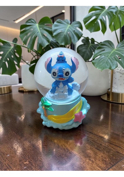 9cm-6cm Şato Önü Figürlü Işıklı Stitch Kar Küre 9x6