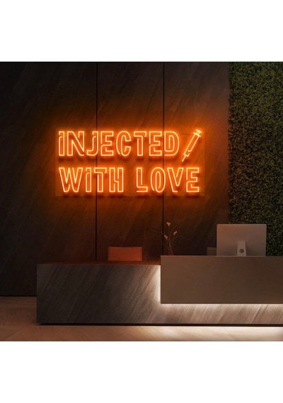 Injected Wıth Love Yazılı Ve Şekilli Neon Tabela Turuncu