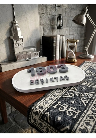 Mumelia Karakartal'ın Asaleti 1903 - Doğal Soya Dekoratif Taraftar Mum - Siyah-beyaz