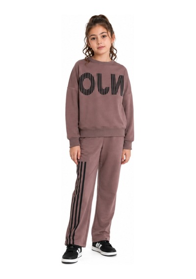 İrem Çocuk Giyim Kız Çocuk Enjoy Yazı Desenli Şerit Detaylı Geniş Paça Model Kahverengi Renk Eşofman Takımı Kahverengi İrem Çocuk Giyim Kız Çocuk Enjoy Yazı Desenli Şerit Detaylı Geniş Paça Model Kahverengi Renk Eşofman Takımı Kahverengi