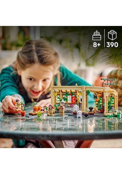 LEGO® Harry Potter™ Hogwarts™ Şatosu: Bitkibilim Dersi 76445 - 8 Yaş ve Üzeri Çocuklar için Yaratıcı Oyuncak Yapım Seti (390 Parça)