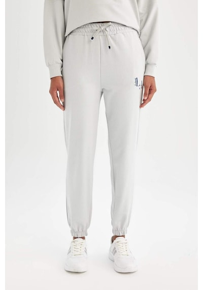 DeFactoFit NBA Los Angeles Lakers Oversize Geniş Kalıp Çift Cepli Standart Boy Jogger Eşofman Altı C8105AX24AUGR519 Gri DeFactoFit NBA Los Angeles Lakers Oversize Geniş Kalıp Çift Cepli Standart Boy Jogger Eşofman Altı C8105AX24AUGR519 Gri