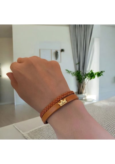 E Harfine Özel 14 Ayar Altın Plakalı Kahverengi Derili Taç Motifli Hediye Bileklik-511harf E