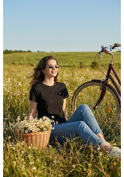 Lela Pamuklu Slim Fit Bisiklet Yaka Minimal Işleme Detaylı Bayan T Shirt 5866398 Siyah