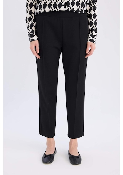 DeFacto Krep Pantolon Carrot Fit Basic Düz Beli Lastikli Dar Paça Cepli D5950AX24WNBK81 Siyah