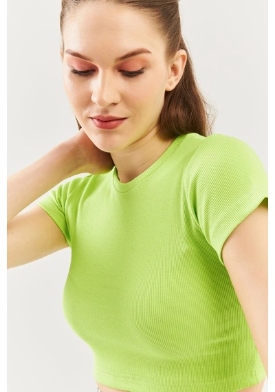 Butikgiz Kadın Kısa Kol Bisiklet Yaka Vücuda Oturan %100 Pamuklu Kaşkorse Esnek Crop Bluz Fıstık Yeşili