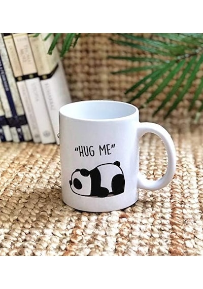 Hug Me Tasarımlı Kupa Açık Ahşap