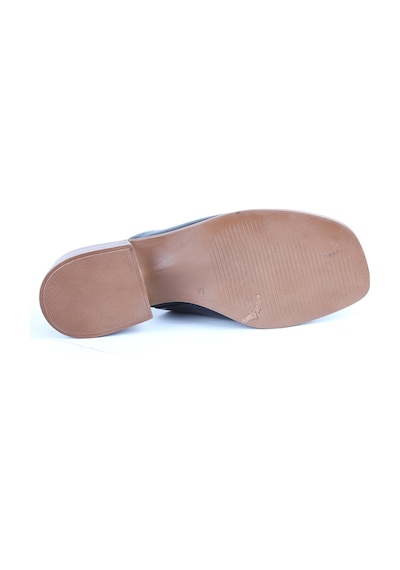 Mamma Mia Kadın Günlük Ayakkabı Slip-on Lazer Kesim Kısa Topuklu Hakiki Deri Anne Ayakkabısı 26y-1670 Siyah Mamma Mia Kadın Günlük Ayakkabı Slip-on Lazer Kesim Kısa Topuklu Hakiki Deri Anne Ayakkabısı 26y-1670 Siyah
