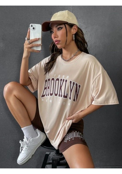 Flood Of Style Kadın Kahverengi Baskılı 1898 Brooklyn New York Bej Oversize Bisiklet Yaka T-shirt