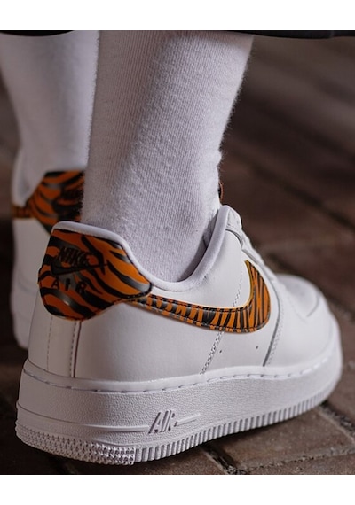 Nike Air Force 1 07 Af1 Leather White Unisex Snaker Hakiki Deri Spor Ayakkabı Beyaz Leopar Swoosh Turuncu Nike Air Force 1 07 Af1 Leather White Unisex Snaker Hakiki Deri Spor Ayakkabı Beyaz Leopar Swoosh Turuncu