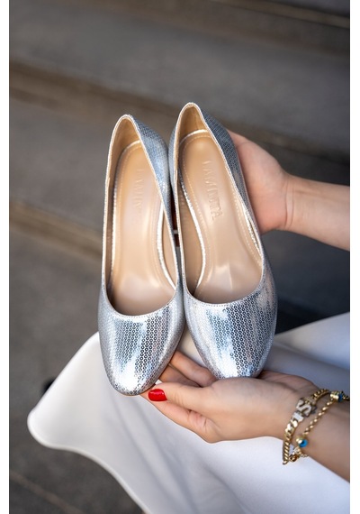 Laminta Lissa Geniş Topuklu Kadın Payet Görünümlü Slip-on Kadın Topuklu Ayakkabı Silver Gümüş Laminta Lissa Geniş Topuklu Kadın Payet Görünümlü Slip-on Kadın Topuklu Ayakkabı Silver Gümüş