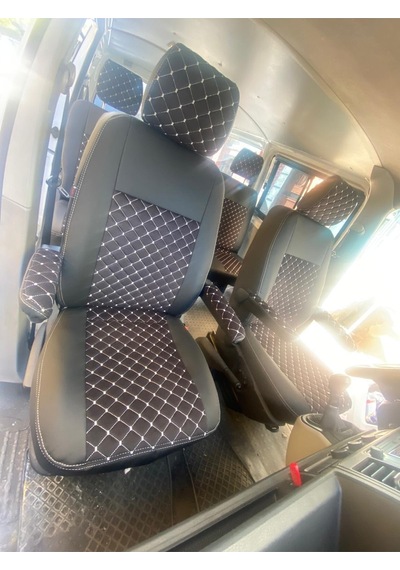 Volkswogen Transporter 4+1 2015 2022 Arası Uyumlu Siyah Zemin Beyaz Nakışlı Siyah Deri