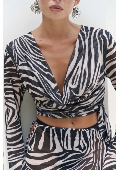 Mai Collection Mai Studios Co. Pnaisyonist Uzun Kol Siyah Crop Etek Takım Siyah Mai Collection Mai Studios Co. Pnaisyonist Uzun Kol Siyah Crop Etek Takım Siyah