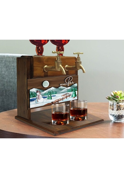 Bk Gift Kişiye Özel Kabartma Yeni Yıl Tasarımlı İsimli Çift Musluklu Doğal Ahşap İçki Standı-12, İçki Standı, Doğum Günü Hediyesi, Ev Hediyesi Bitmeye