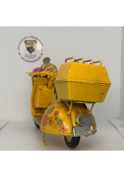 Nostaljik Çiçekli Sarı Scooter - 17 Cm Dekoratif Motosiklet Modeli