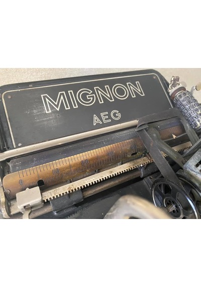 Aeg Mignon Antika Daktilo - Koleksiyonluk Metal Kasalı Daktilo No