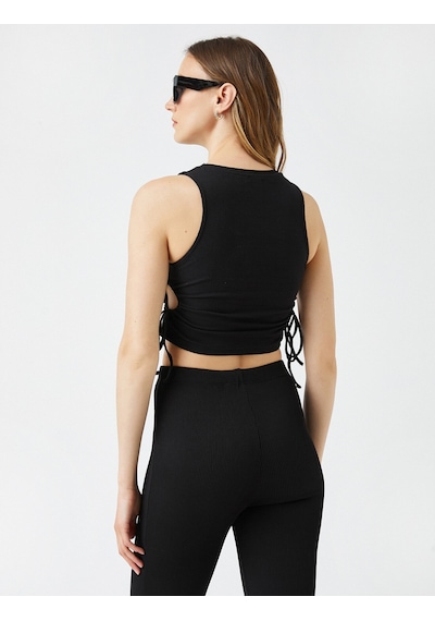 Koton Crop Atlet Pencere Detaylı Bisiklet Yaka Pamuklu Siyah 2sak10414ek Siyah