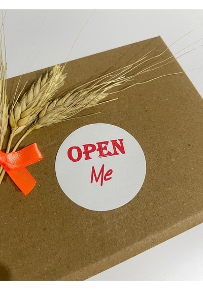 Open Me Kırmızı Yazı Yuvarlak Yapışkanlı Etiket 5x5 Cm 100 Adet