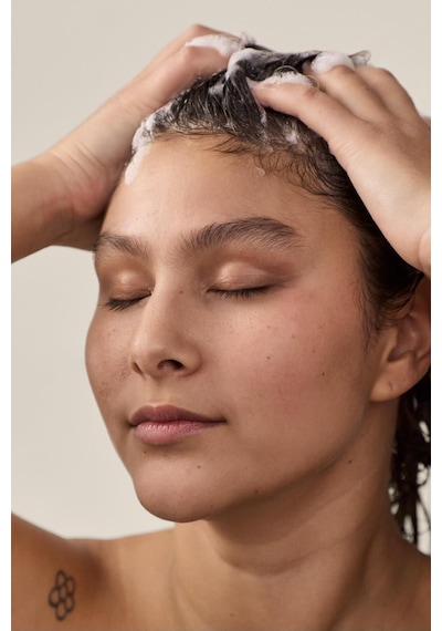 The Body Shop Ginger Zencefilli Kepeğe Karşı Etkili Şampuan 400 Ml Kepekli