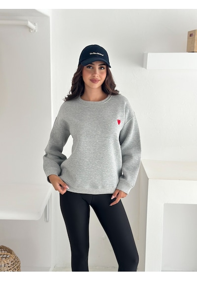 Kadın Kalp Nakışlı Sweatshirt Sade & Sevgi Dolu Stil Gri