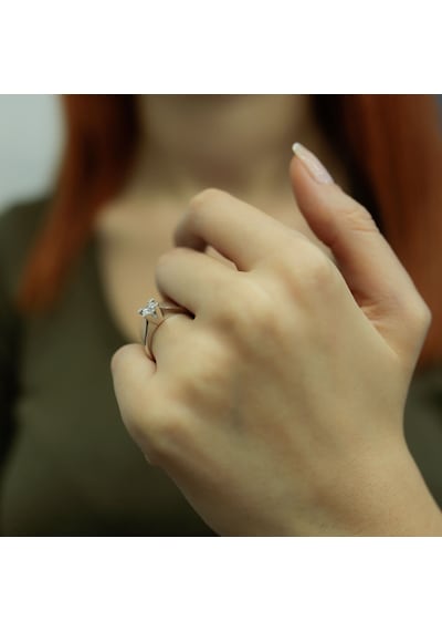 Lova E Renk 0,30 Karat Pırlanta Tektaş Yüzük - Hrd - 1020095