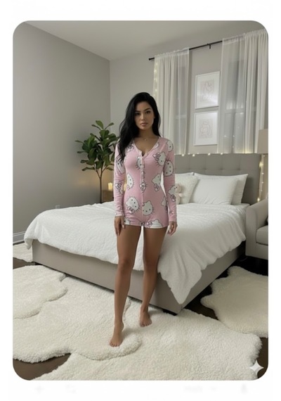 Trend Dokunuş Kadın Pamuklu Hello Kitty Desenli Düğmeli Uzun Kollu Şortlu Gecelik Tulum Pembe - Beyaz