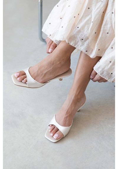Wolk Shoes Jordy Kadın Topuklu Saten Sandalet Bej