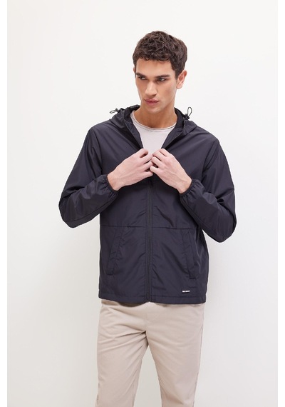 DeFacto Su İtici Slim Fit Dar Kesim Kapüşonlu Fermuarlı Mevsimlik Baharlık Mont C5821AX25SPBK27 DeFacto Su İtici Slim Fit Dar Kesim Kapüşonlu Fermuarlı Mevsimlik Baharlık Mont C5821AX25SPBK27