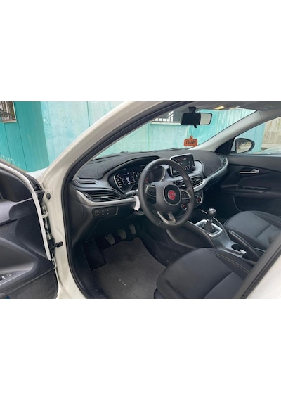 2015-2020 Modellerine Uygun Fiat Egea Ekranlı Torpido Koruma Halısı Siyah Kenar Renk Siyah