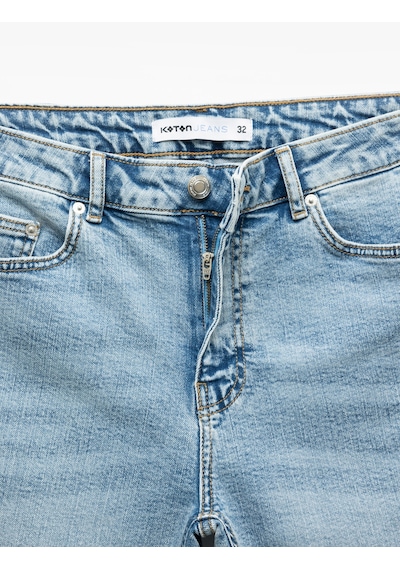 Koton Katlamalı Paça Cepli Bermuda Slim Fit Denim Şort Açık İndigo 5sam40011ıd Açık İndigo Koton Katlamalı Paça Cepli Bermuda Slim Fit Denim Şort Açık İndigo 5sam40011ıd Açık İndigo